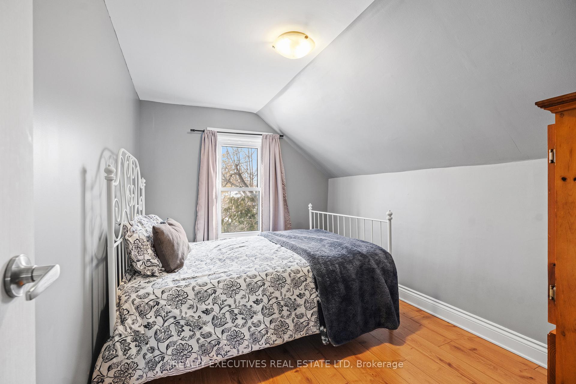 Photo 29 of 487 Clarence Street, North Dundas, Winchester — HOMEH