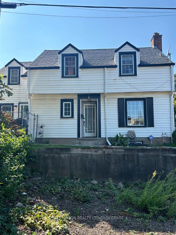 Photo 2 of 12 Chestnut Street E, St. Catharines, Oakdale — HOMEH