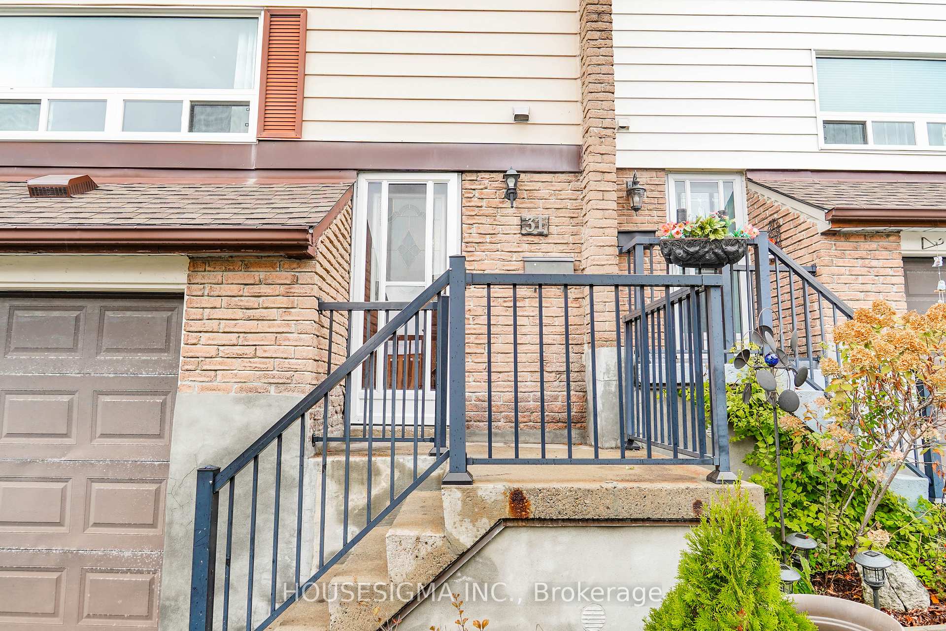 Photo 3 of Unit 31, 321 Blackthorn Street, Oshawa, Eastdale — HOMEH