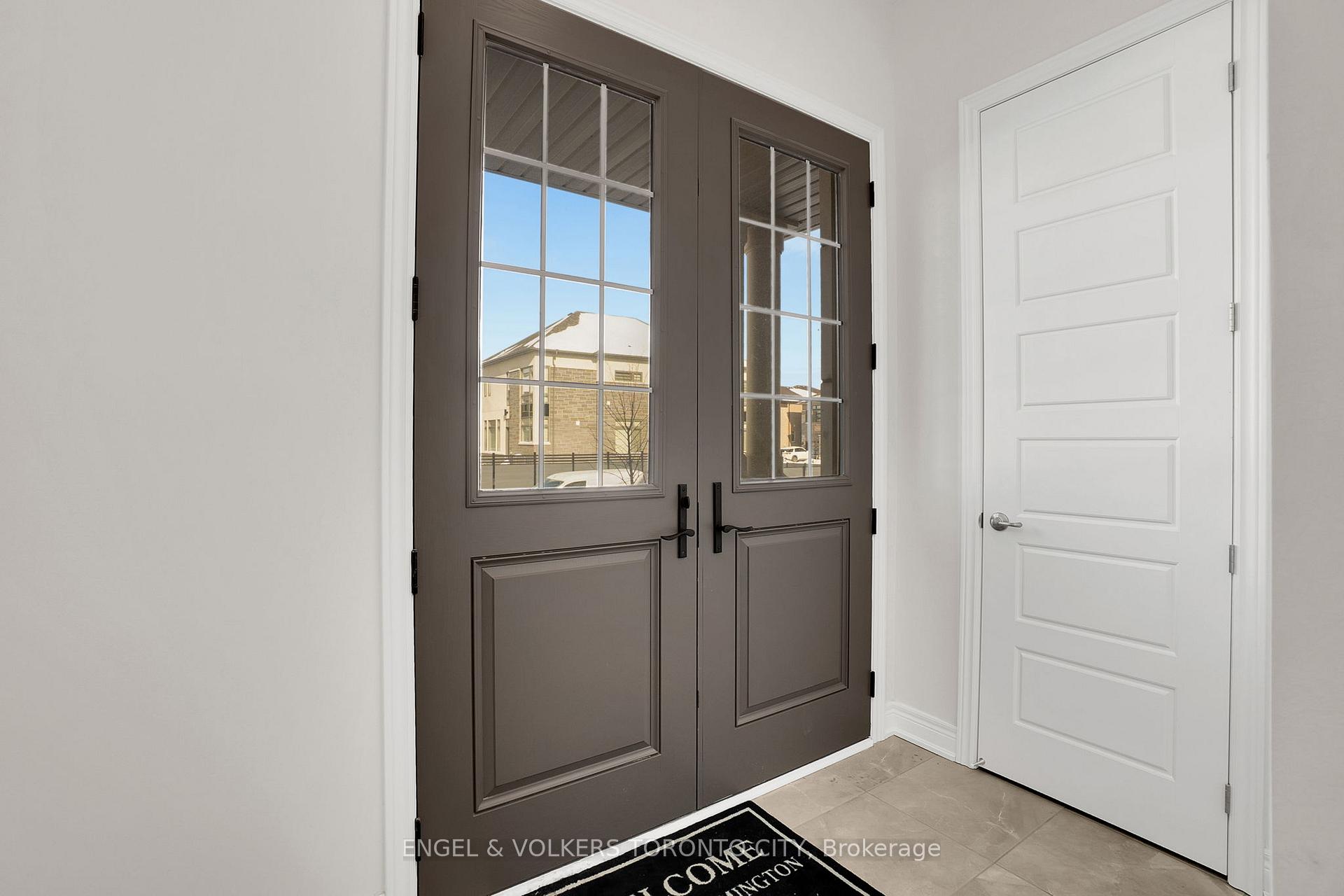 Photo 4 of 72 Claremont Drive, Brampton, Sandringham-Wellington North — HOMEH