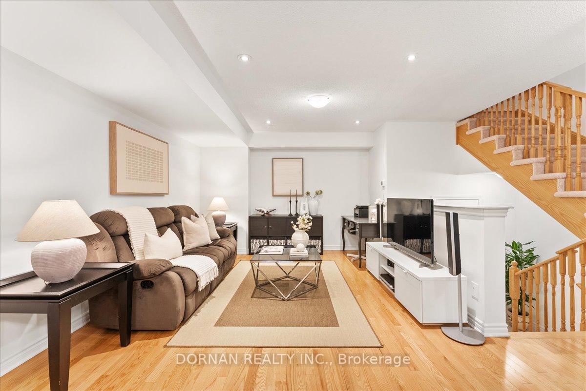 Photo 5 of 37 Mappin Way, Whitby, Rolling Acres — HOMEH