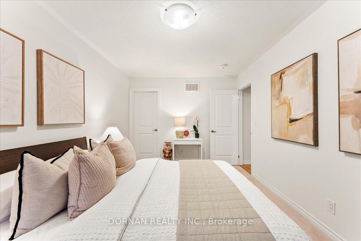 Photo 24 of 37 Mappin Way, Whitby, Rolling Acres — HOMEH