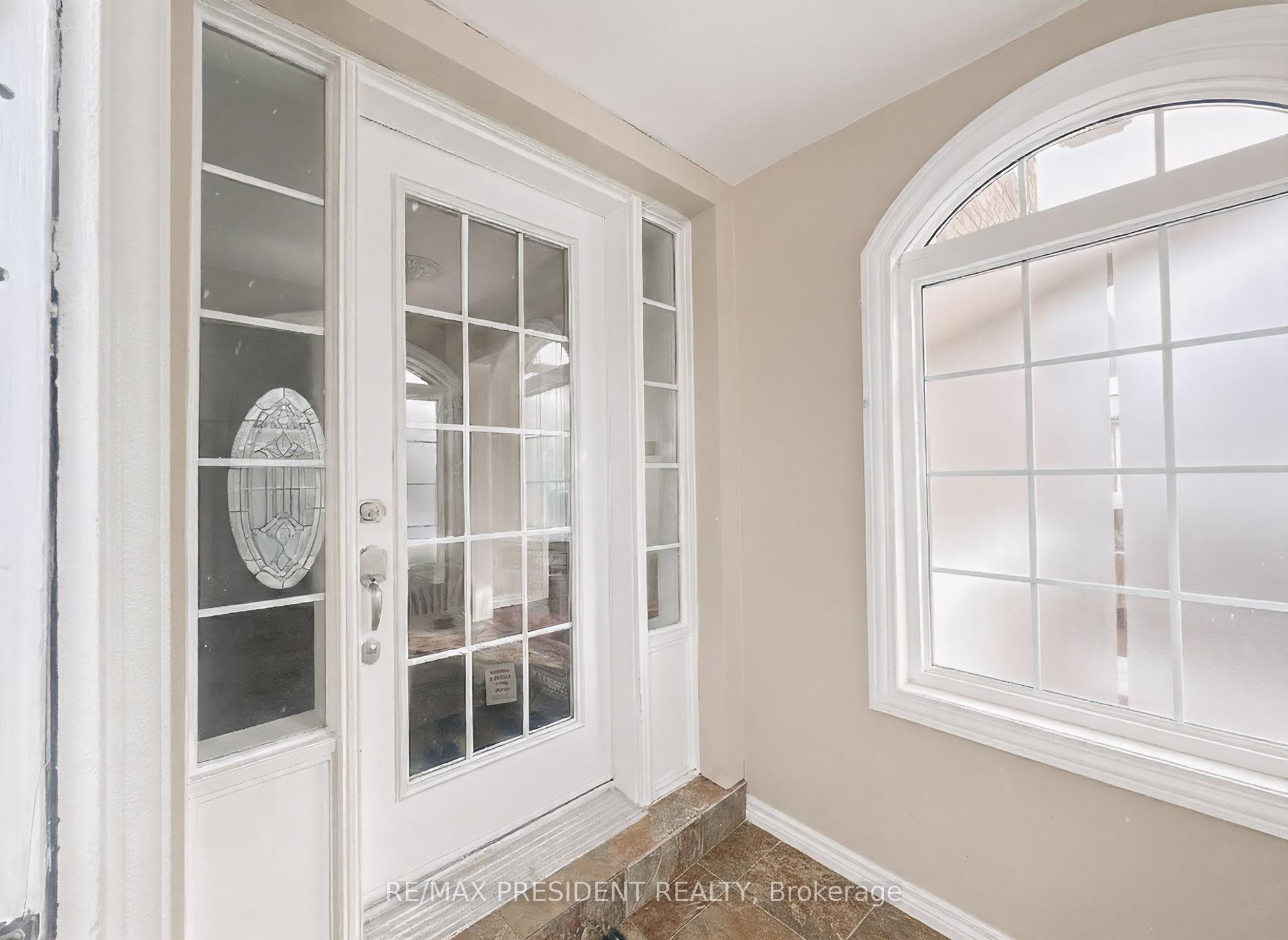 Photo 3 of 41 Fallstar Crescent, Brampton, Fletcher's Meadow — HOMEH