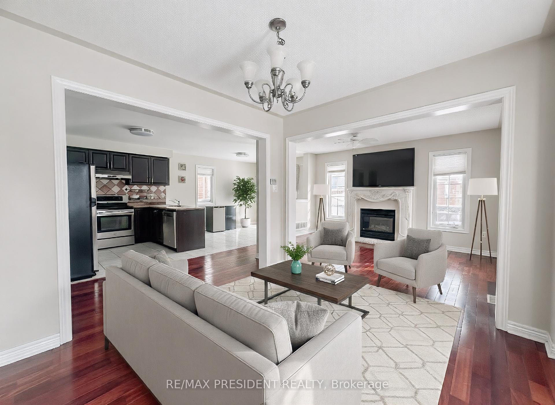 Photo 4 of 41 Fallstar Crescent, Brampton, Fletcher's Meadow — HOMEH