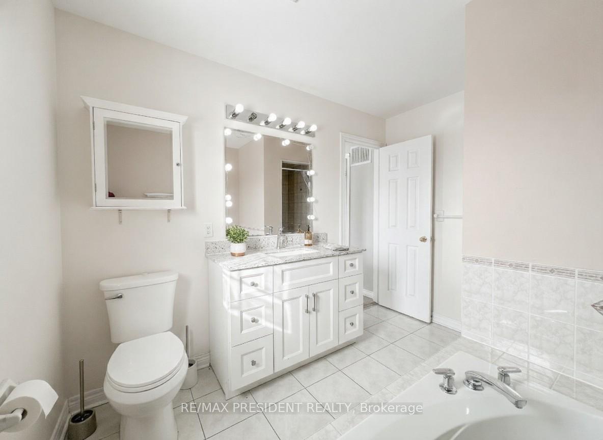 Photo 15 of 41 Fallstar Crescent, Brampton, Fletcher's Meadow — HOMEH