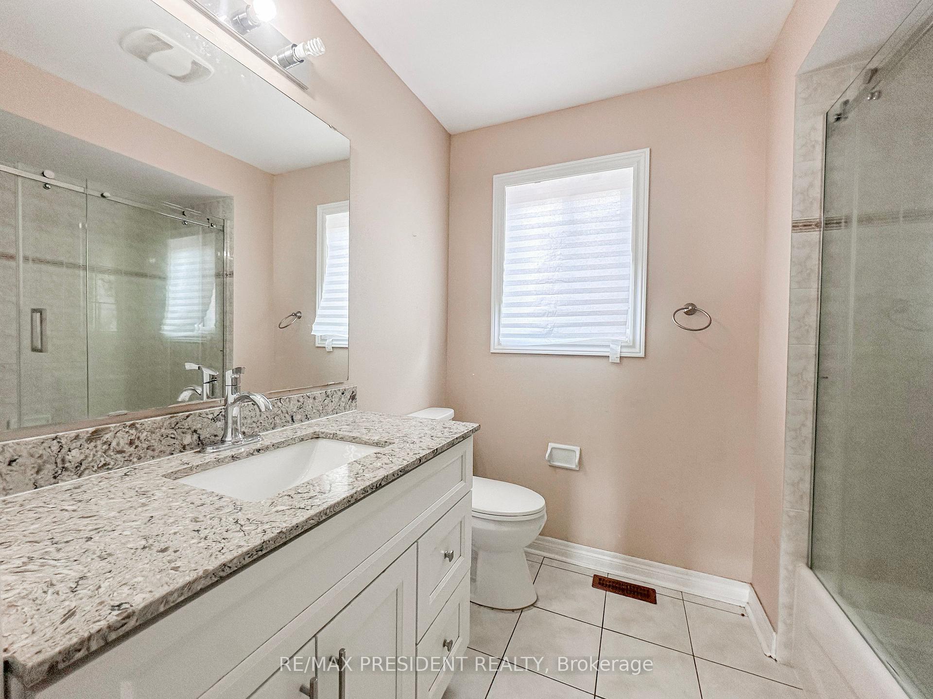 Photo 17 of 41 Fallstar Crescent, Brampton, Fletcher's Meadow — HOMEH