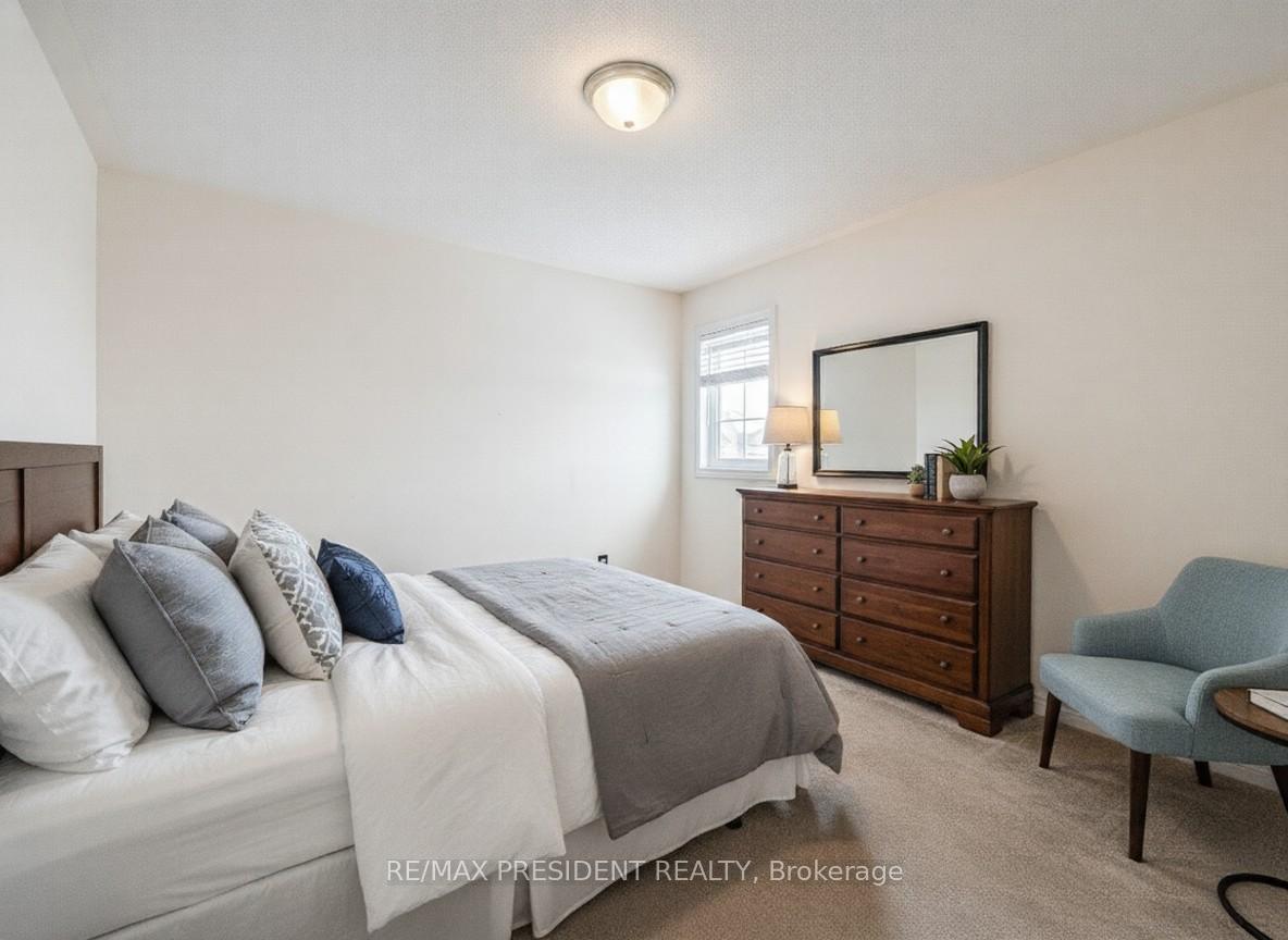 Photo 18 of 41 Fallstar Crescent, Brampton, Fletcher's Meadow — HOMEH