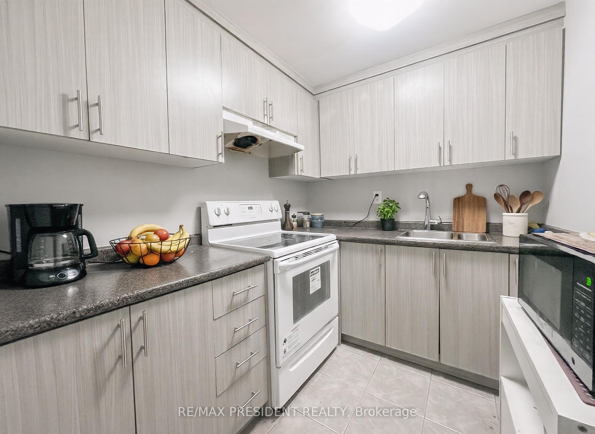 Photo 23 of 41 Fallstar Crescent, Brampton, Fletcher's Meadow — HOMEH