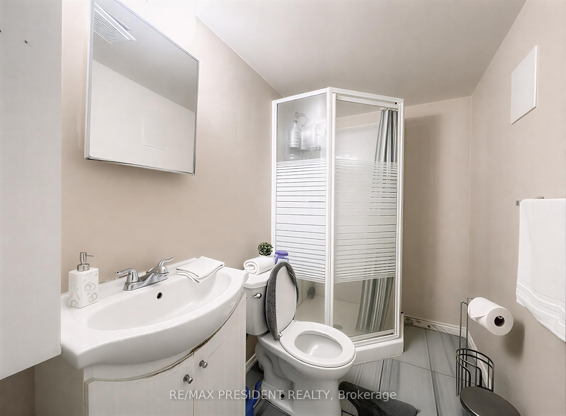 Photo 25 of 41 Fallstar Crescent, Brampton, Fletcher's Meadow — HOMEH