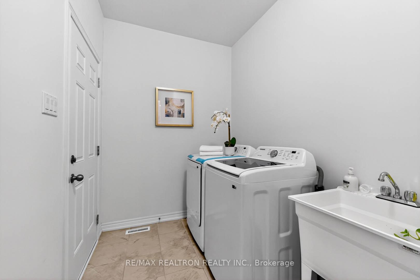 Photo 24 of 40 Wakefield Boulevard, Essa, Angus — HOMEH