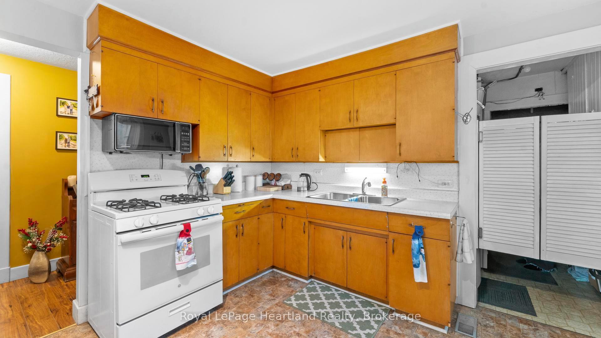 Photo 6 of 54 St David Street, Goderich, Goderich (Town) — HOMEH