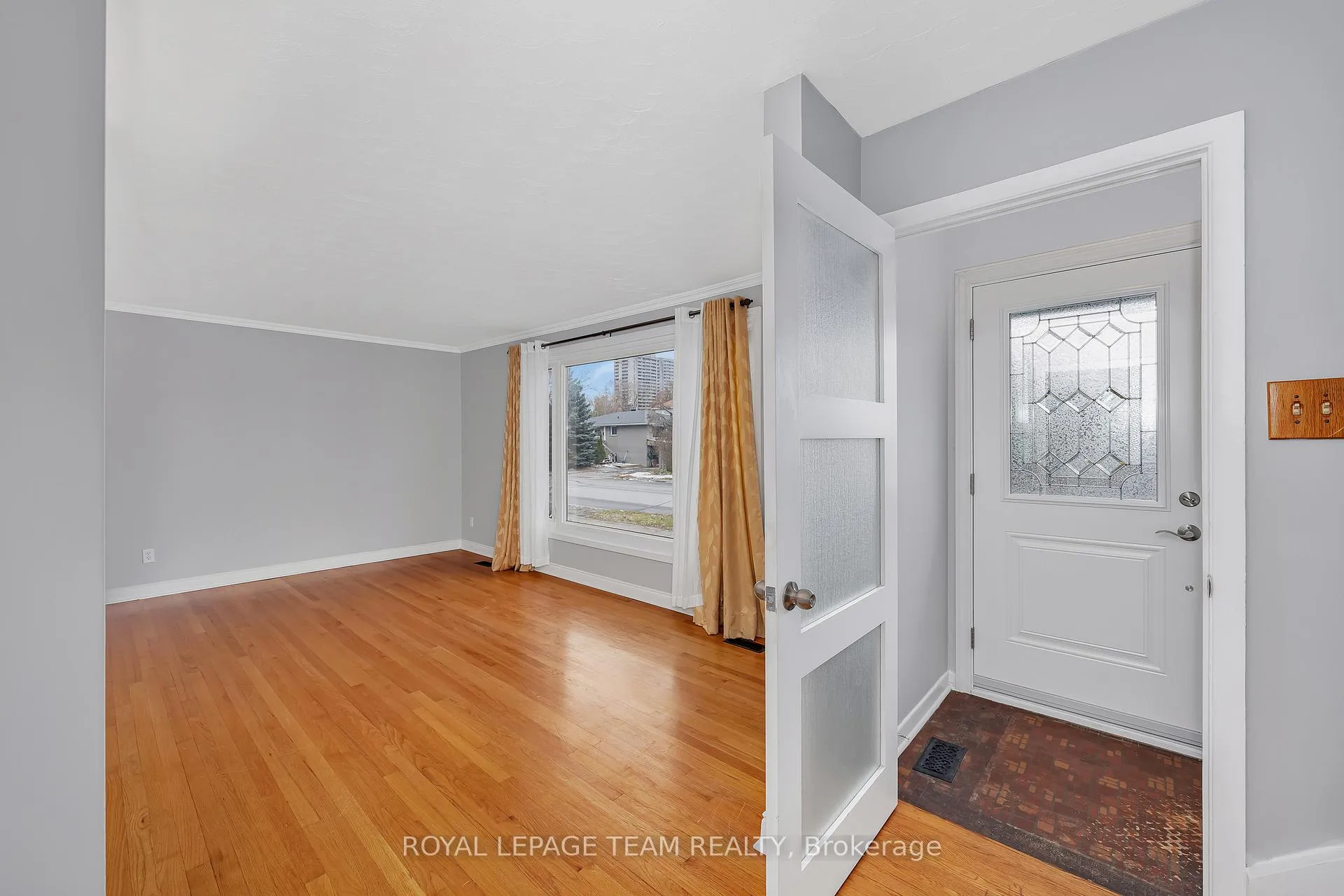Photo 6 of 345 Poulin Avenue, Ottawa, Britannia — HOMEH