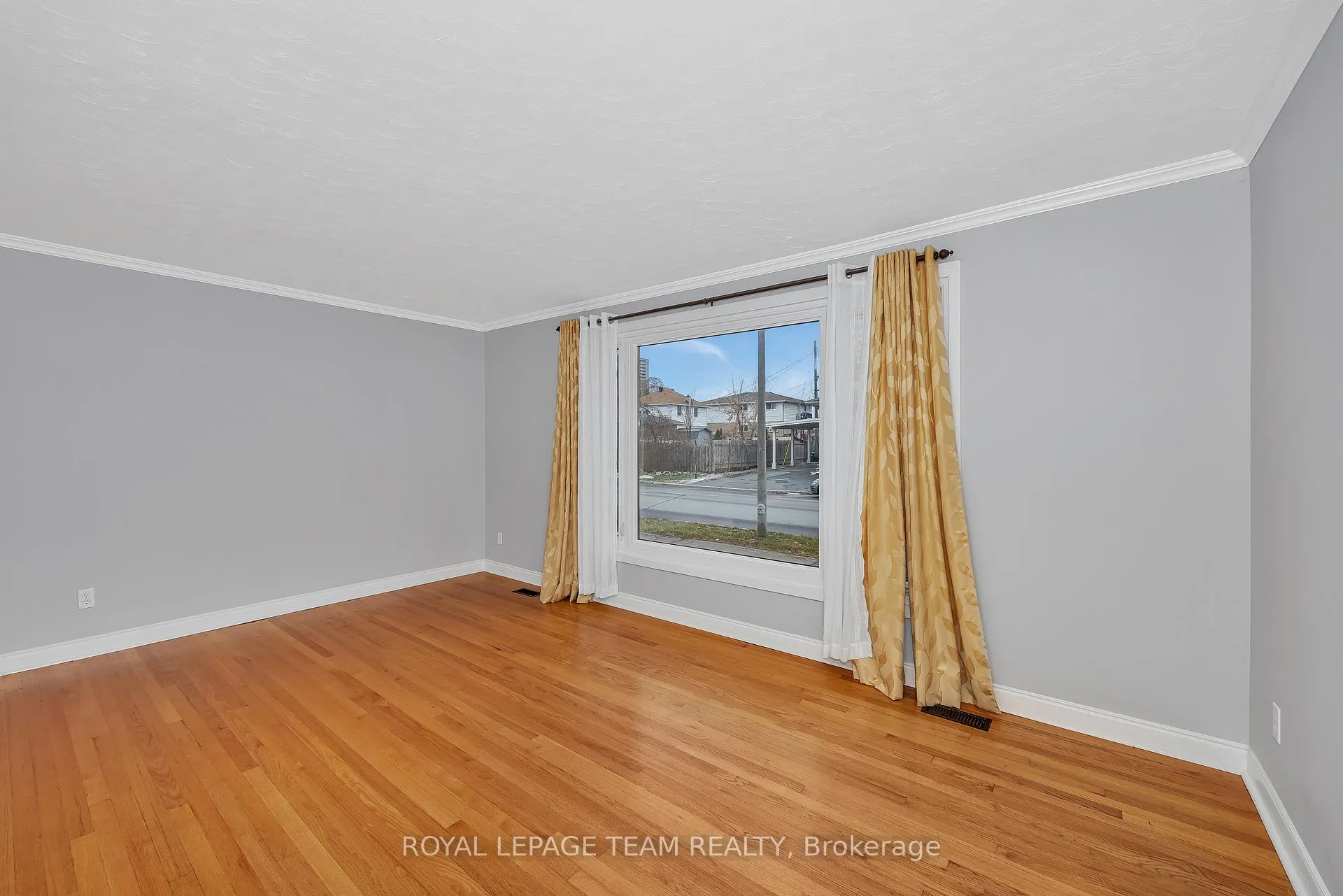 Photo 8 of 345 Poulin Avenue, Ottawa, Britannia — HOMEH