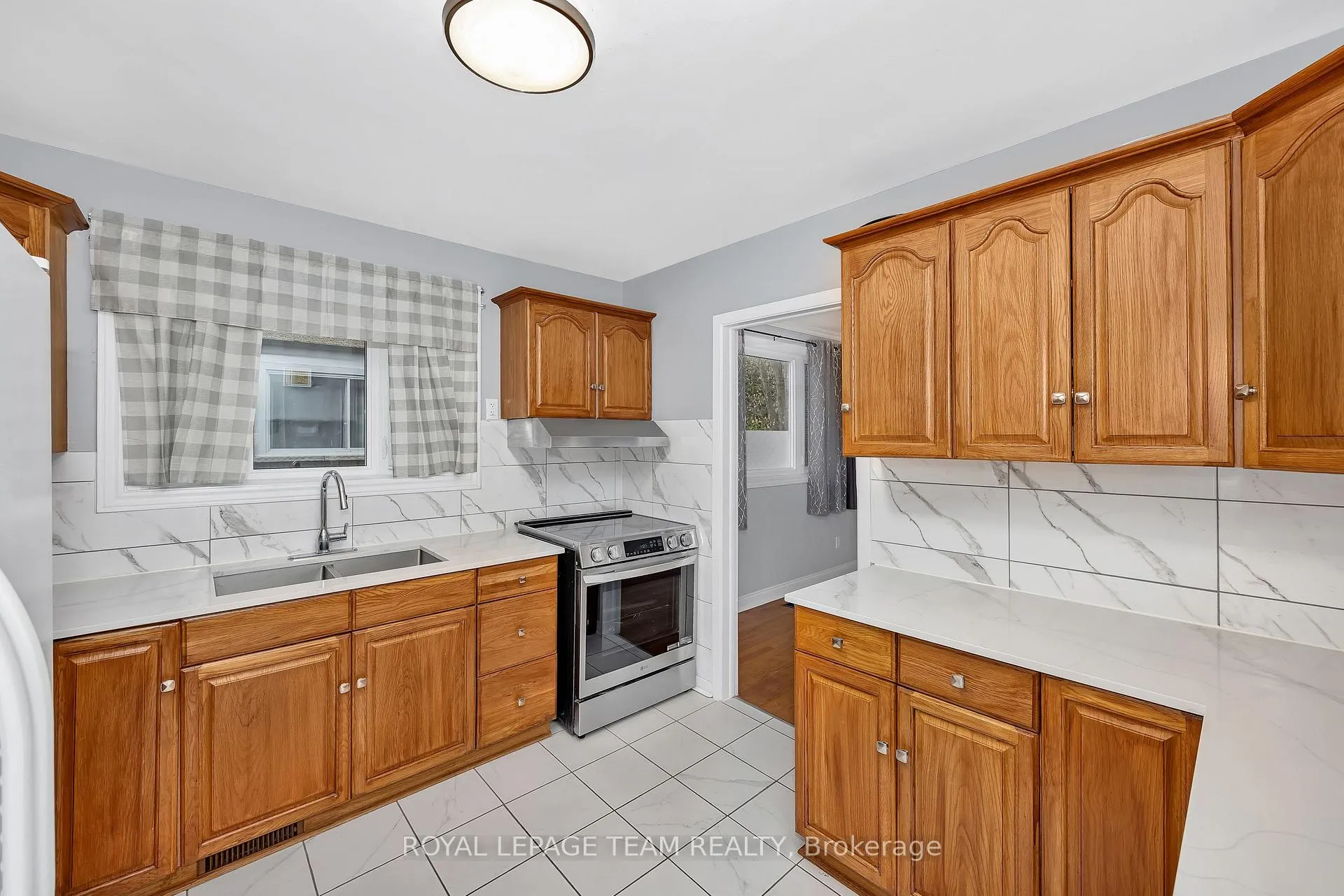 Photo 13 of 345 Poulin Avenue, Ottawa, Britannia — HOMEH