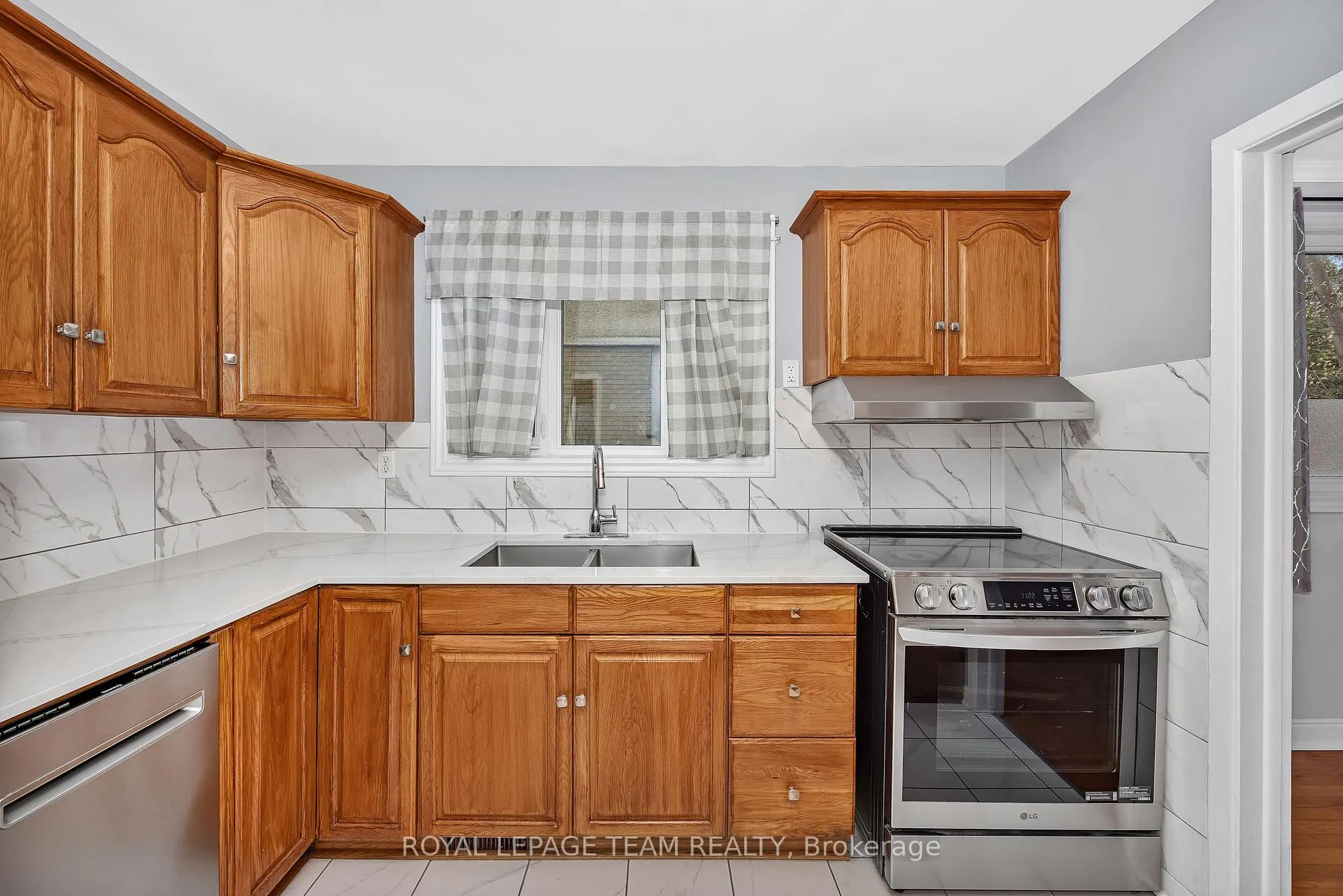 Photo 14 of 345 Poulin Avenue, Ottawa, Britannia — HOMEH