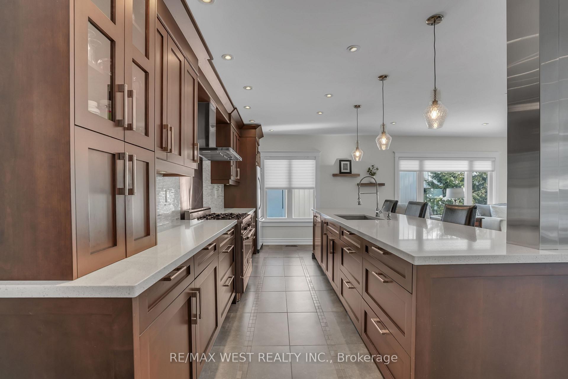 Photo 2 of 53 Metcalfe Street, Aurora, Aurora Village — HOMEH