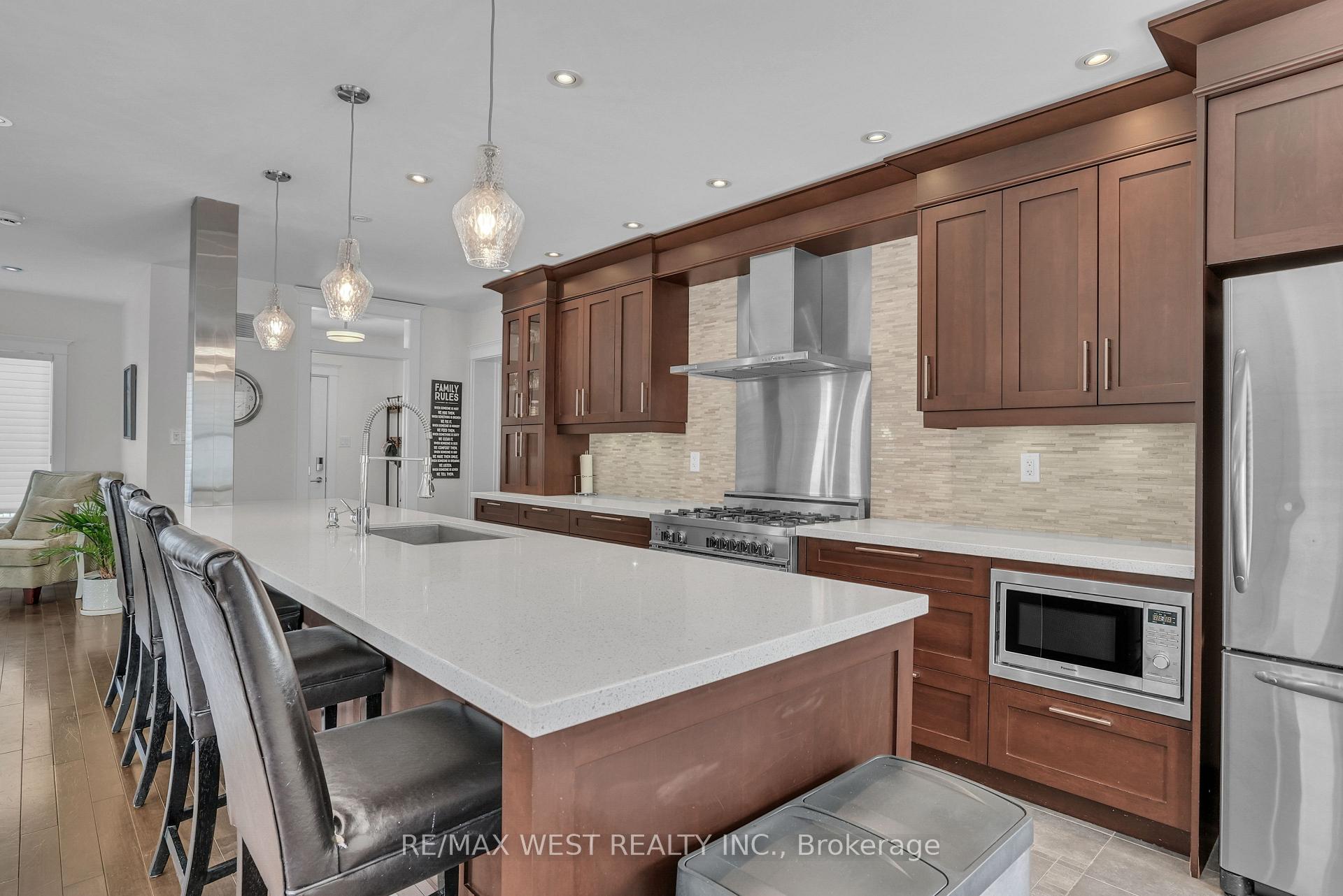 Photo 3 of 53 Metcalfe Street, Aurora, Aurora Village — HOMEH