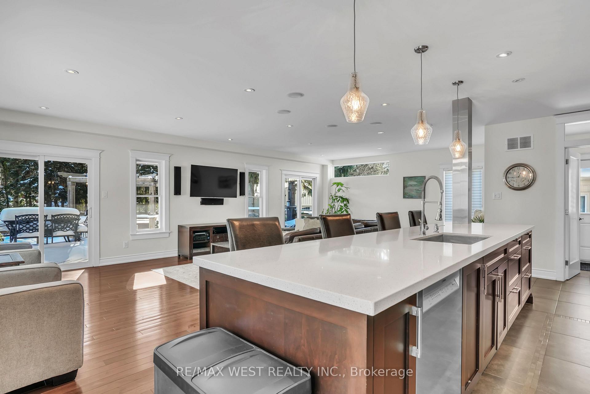 Photo 4 of 53 Metcalfe Street, Aurora, Aurora Village — HOMEH