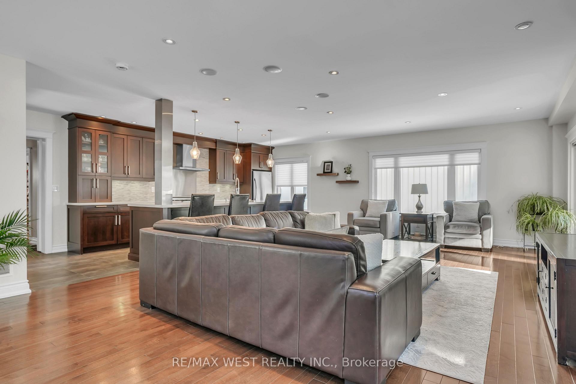 Photo 5 of 53 Metcalfe Street, Aurora, Aurora Village — HOMEH