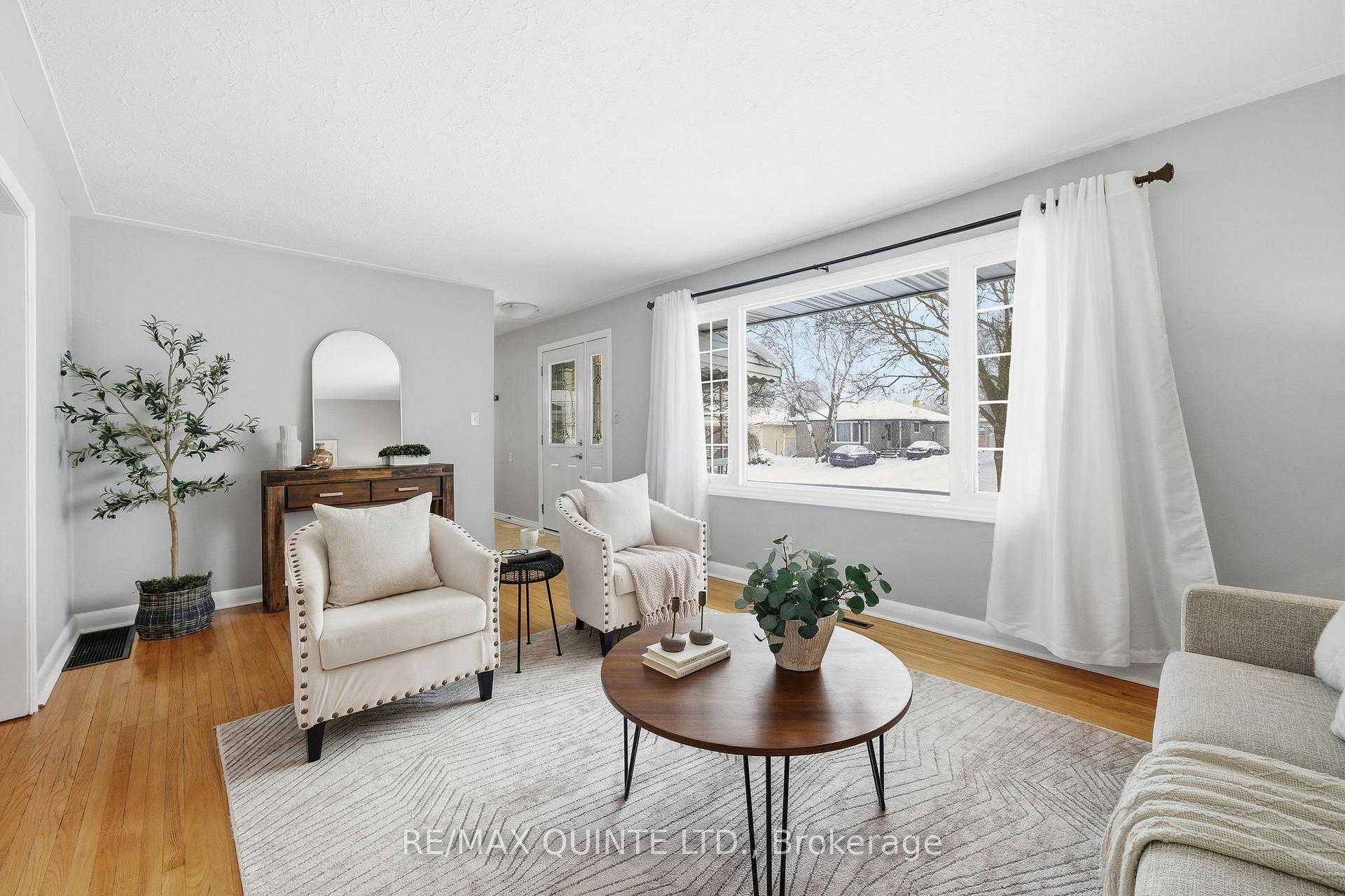 Photo 12 of 68 Elizabeth Crescent, Belleville, Belleville Ward — HOMEH
