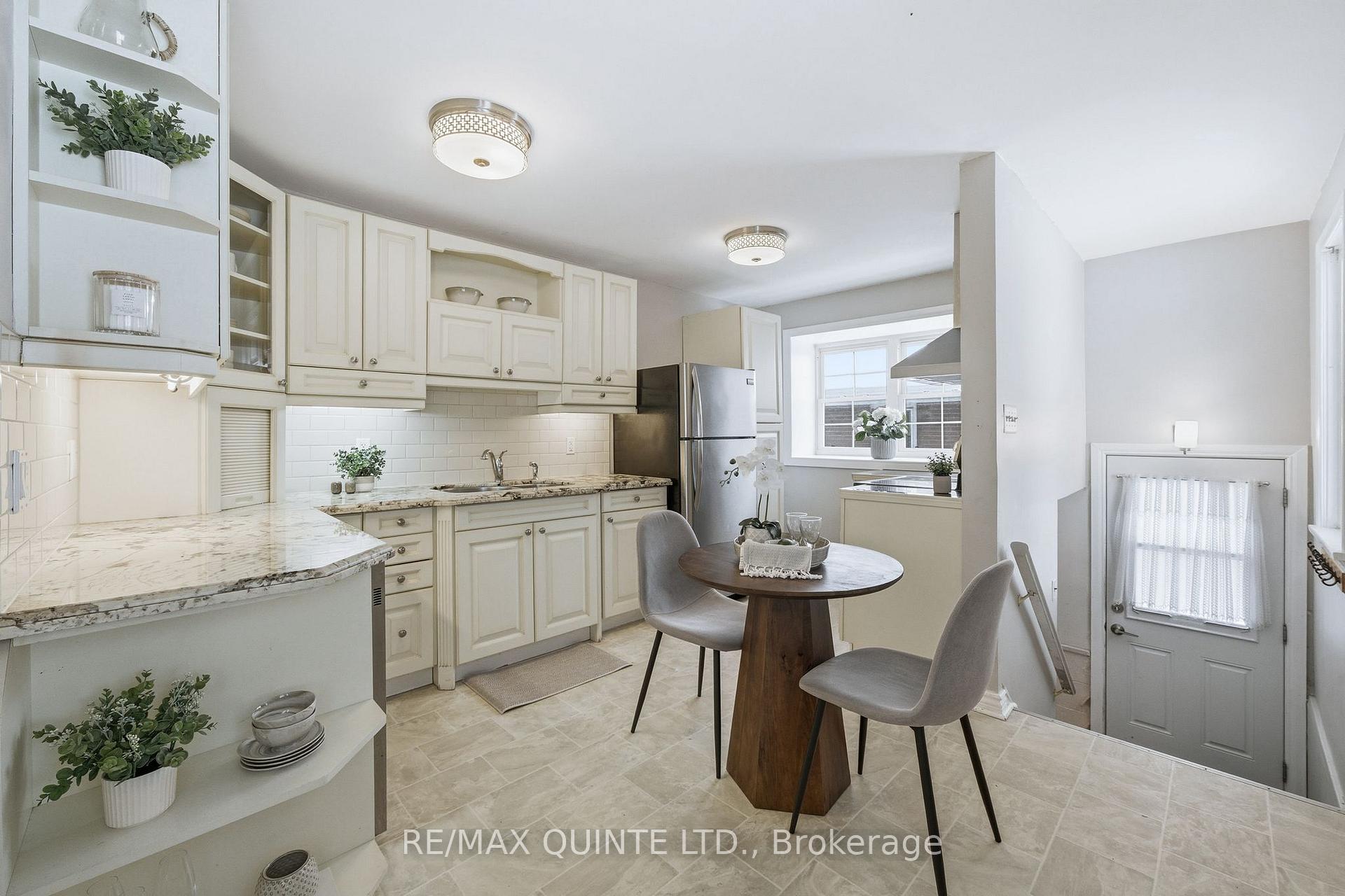 Photo 15 of 68 Elizabeth Crescent, Belleville, Belleville Ward — HOMEH