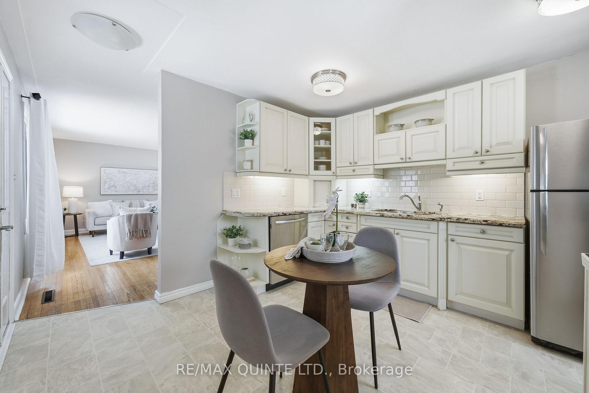 Photo 16 of 68 Elizabeth Crescent, Belleville, Belleville Ward — HOMEH