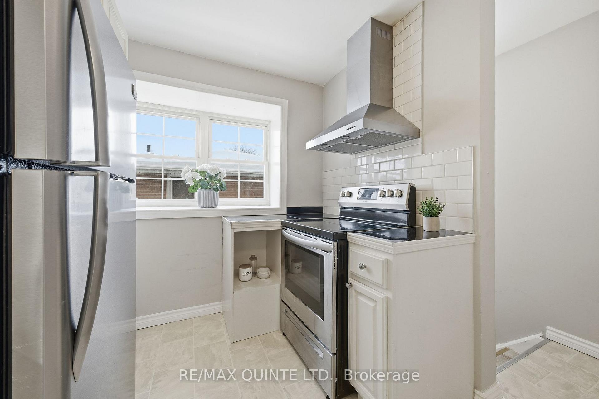 Photo 21 of 68 Elizabeth Crescent, Belleville, Belleville Ward — HOMEH