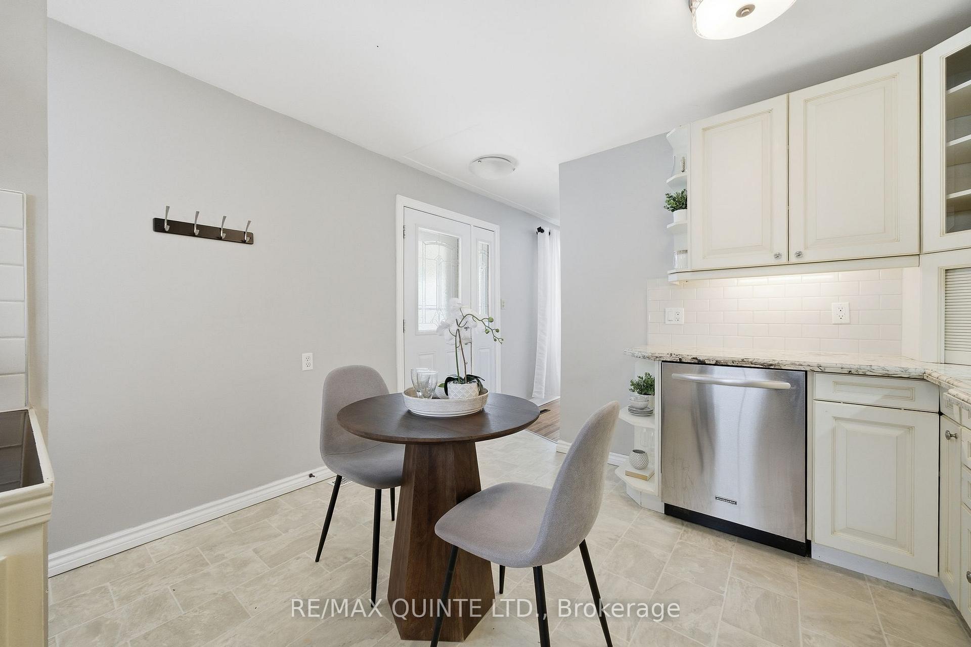 Photo 23 of 68 Elizabeth Crescent, Belleville, Belleville Ward — HOMEH