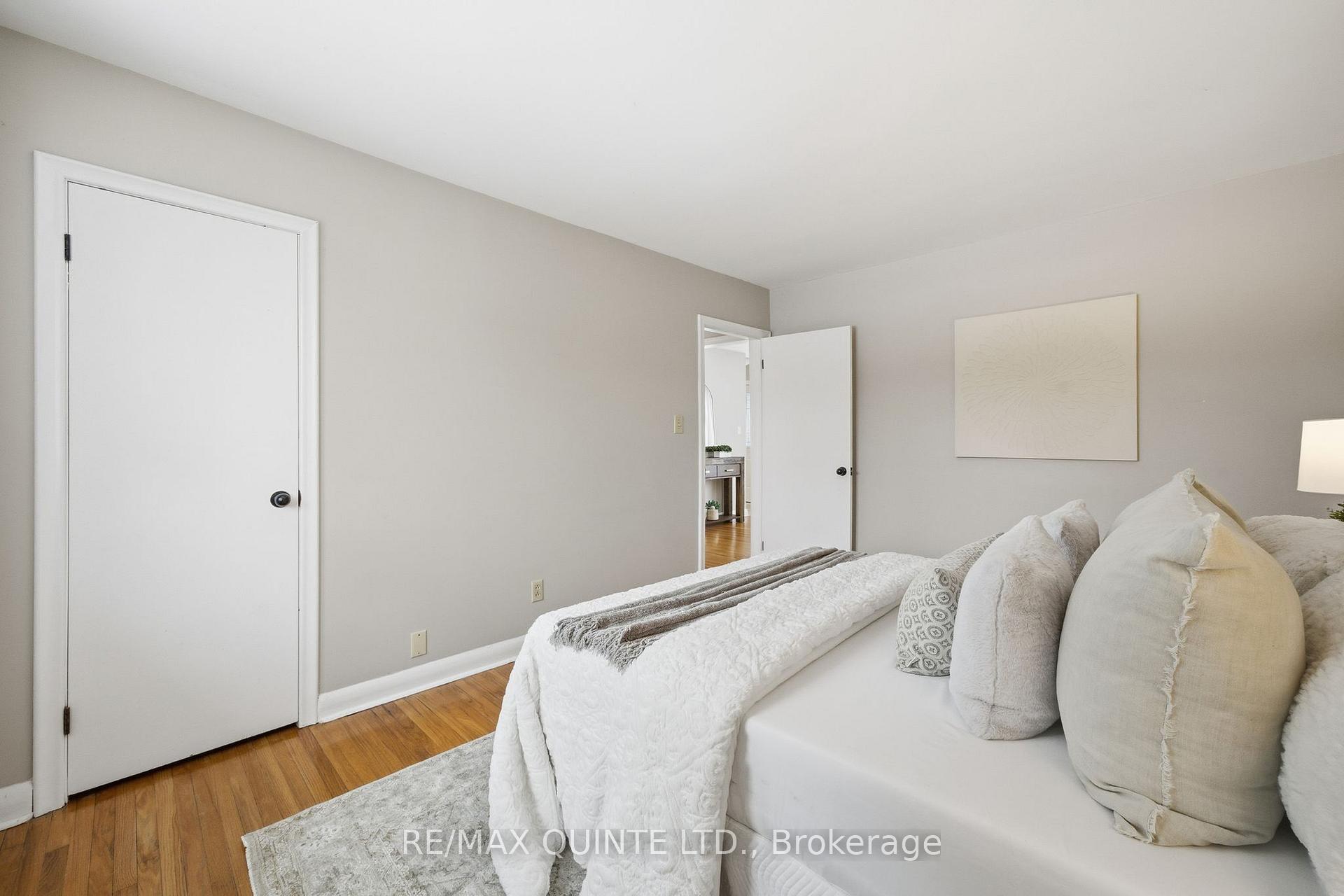 Photo 27 of 68 Elizabeth Crescent, Belleville, Belleville Ward — HOMEH