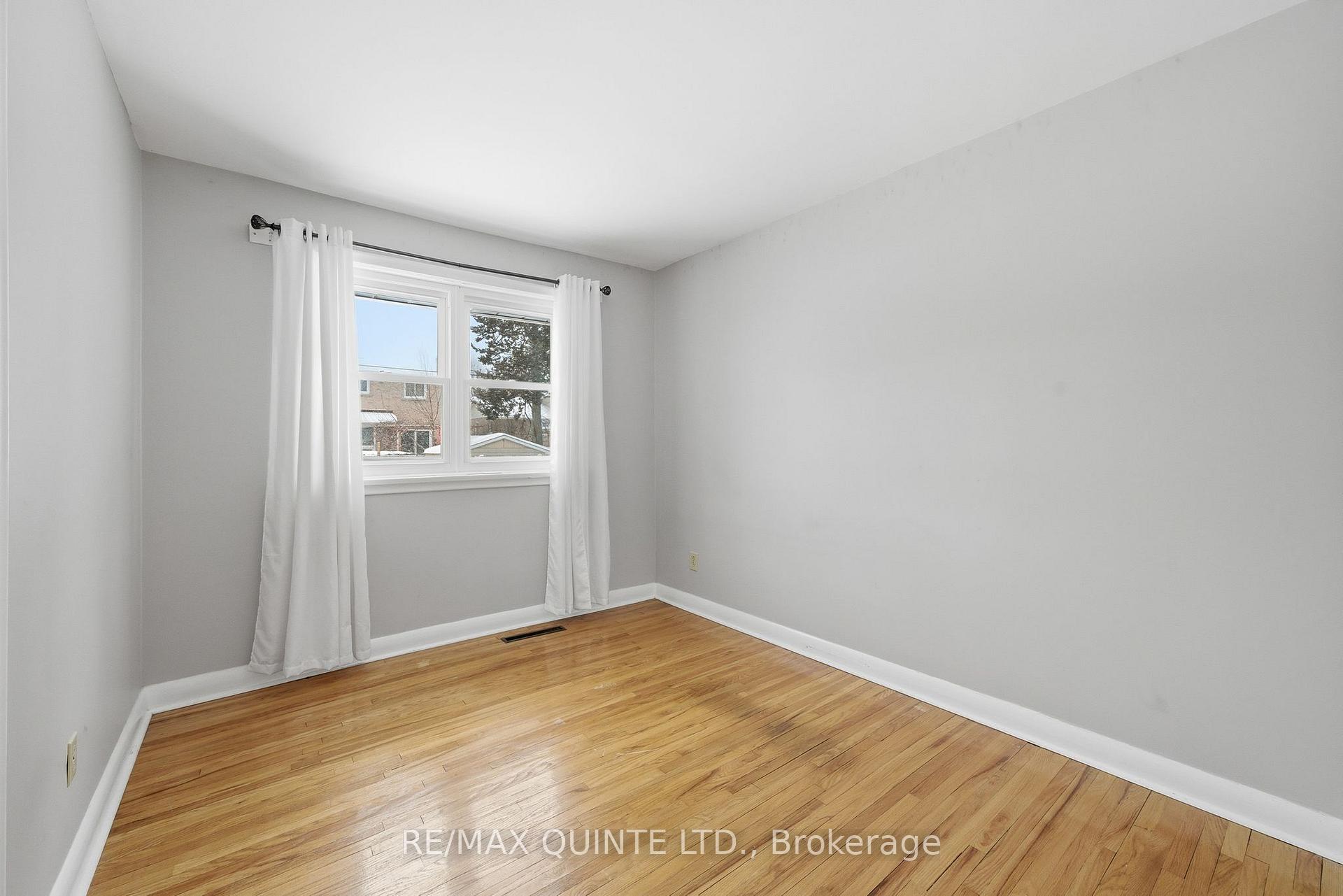 Photo 28 of 68 Elizabeth Crescent, Belleville, Belleville Ward — HOMEH