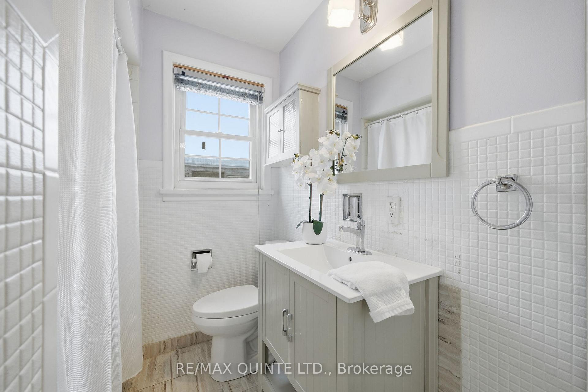 Photo 30 of 68 Elizabeth Crescent, Belleville, Belleville Ward — HOMEH