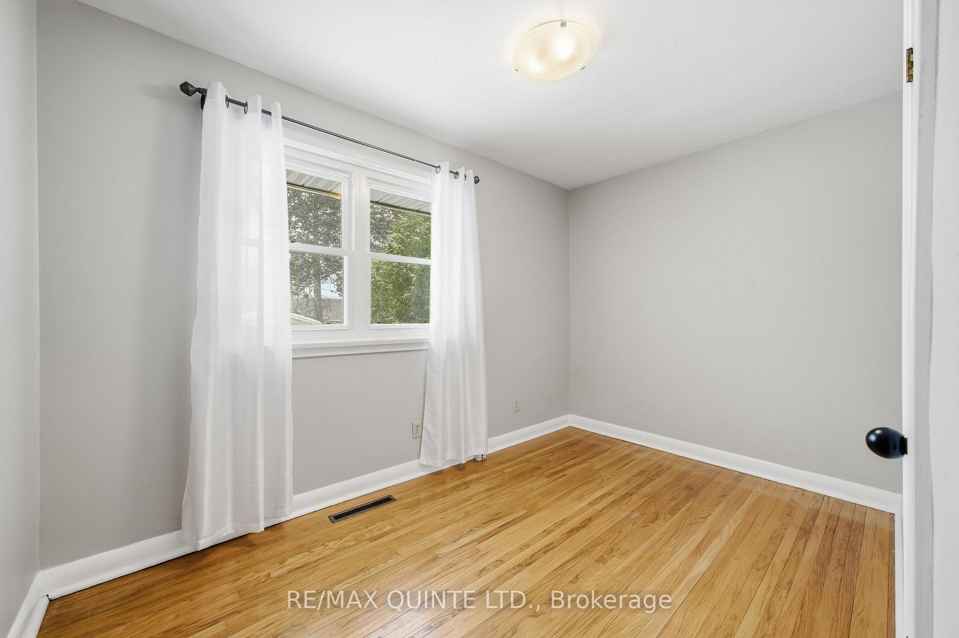 Photo 34 of 68 Elizabeth Crescent, Belleville, Belleville Ward — HOMEH