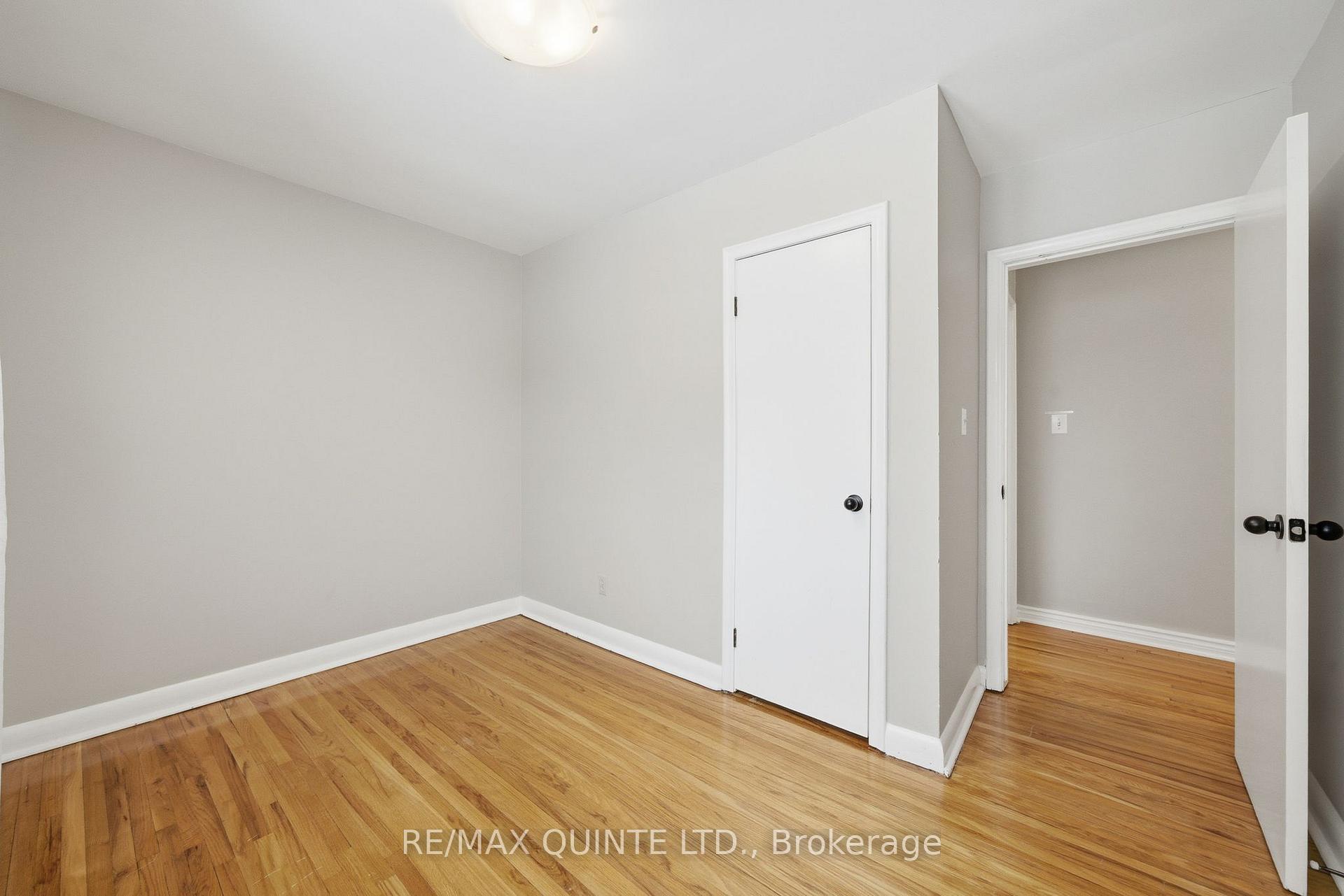 Photo 35 of 68 Elizabeth Crescent, Belleville, Belleville Ward — HOMEH