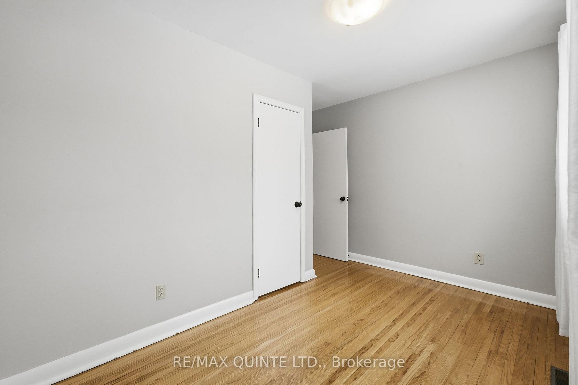 Photo 36 of 68 Elizabeth Crescent, Belleville, Belleville Ward — HOMEH