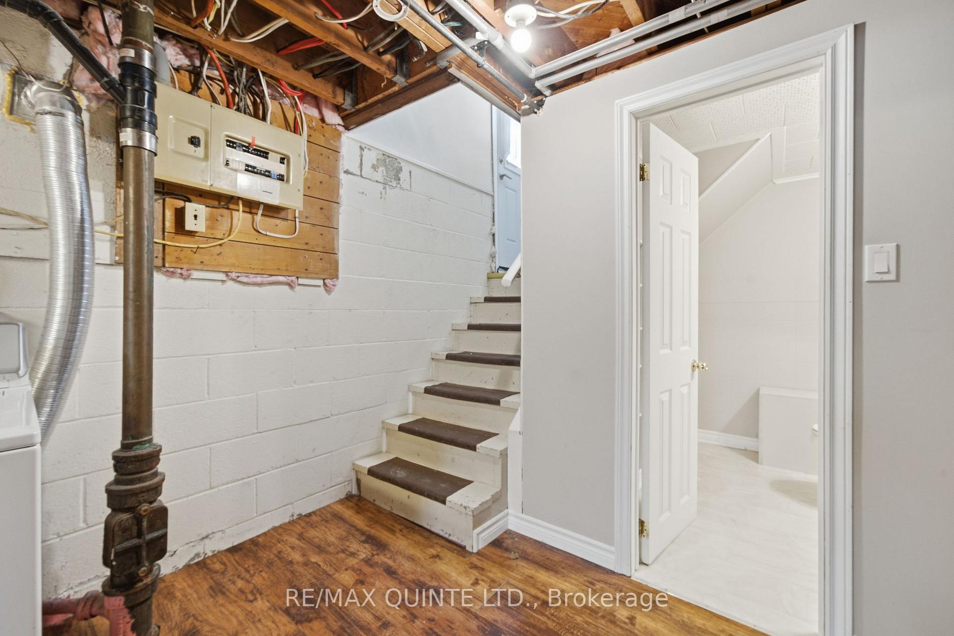 Photo 37 of 68 Elizabeth Crescent, Belleville, Belleville Ward — HOMEH