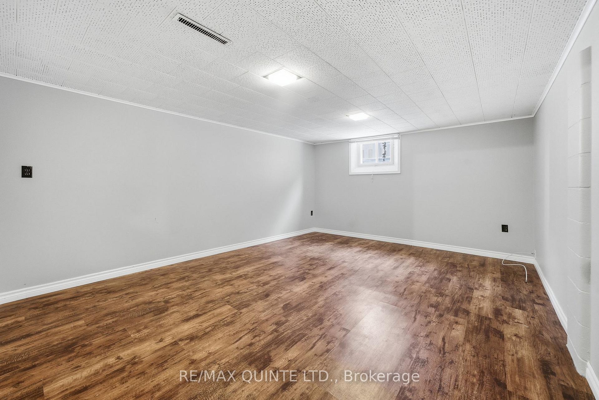 Photo 43 of 68 Elizabeth Crescent, Belleville, Belleville Ward — HOMEH