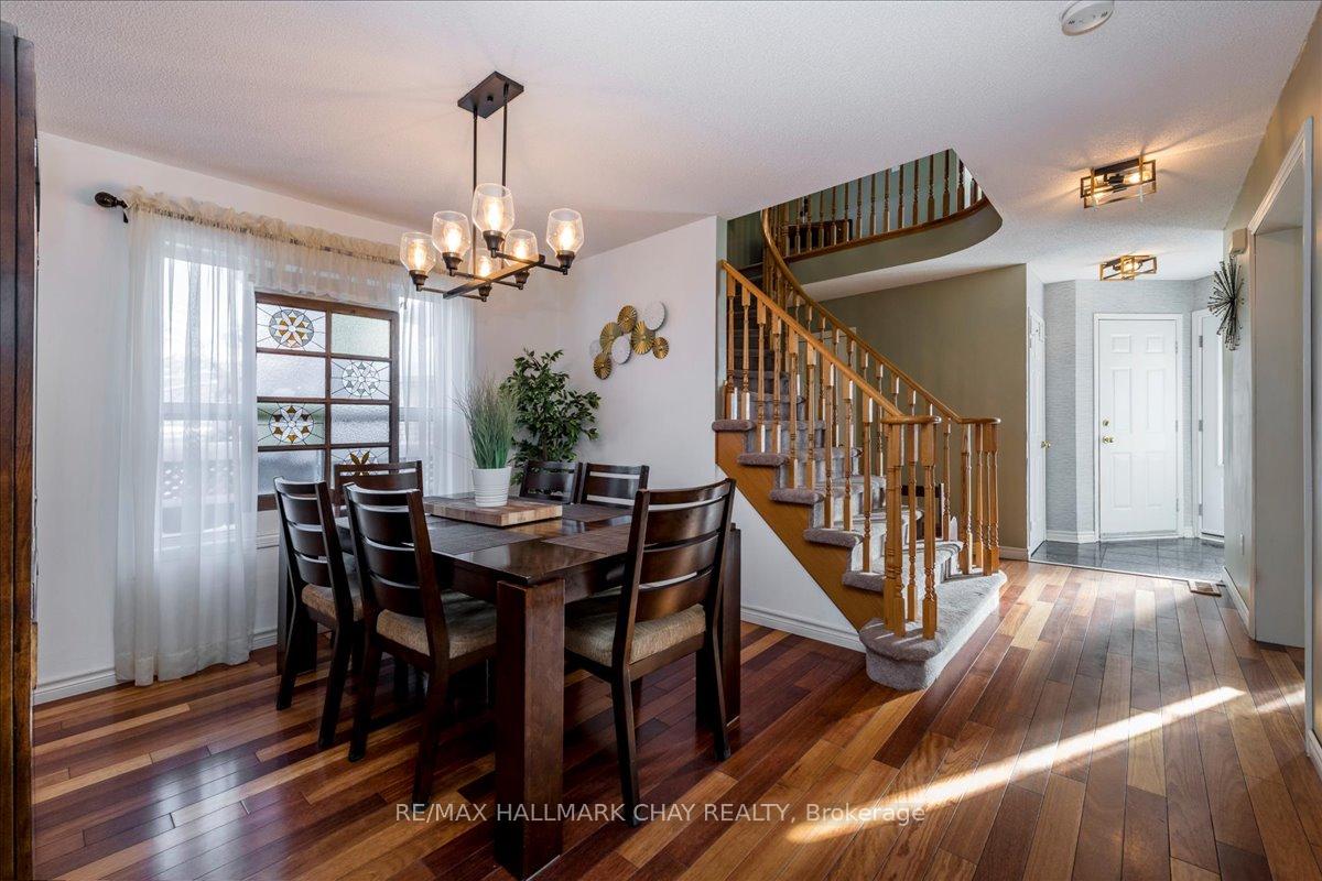 Photo 5 of 13 Teal Place, Barrie, Painswick South — HOMEH