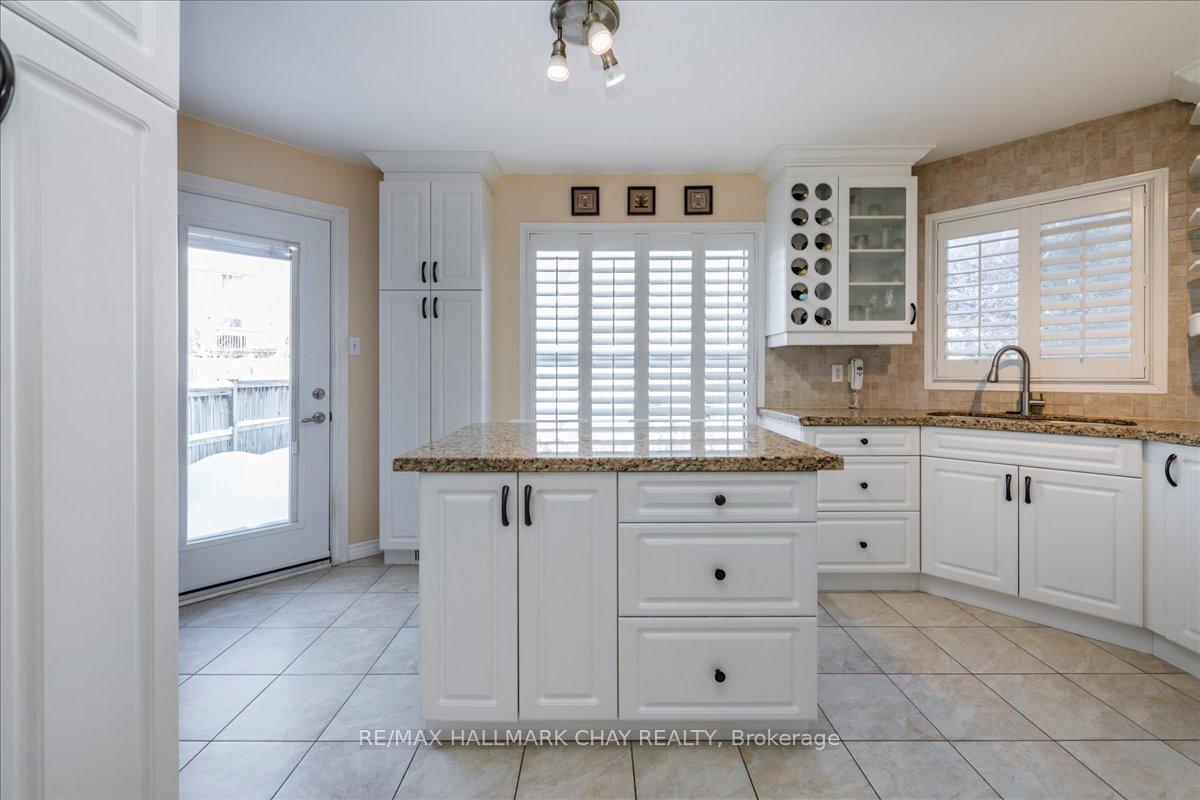 Photo 7 of 13 Teal Place, Barrie, Painswick South — HOMEH