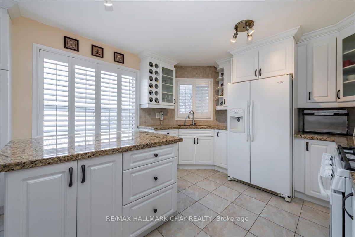 Photo 8 of 13 Teal Place, Barrie, Painswick South — HOMEH