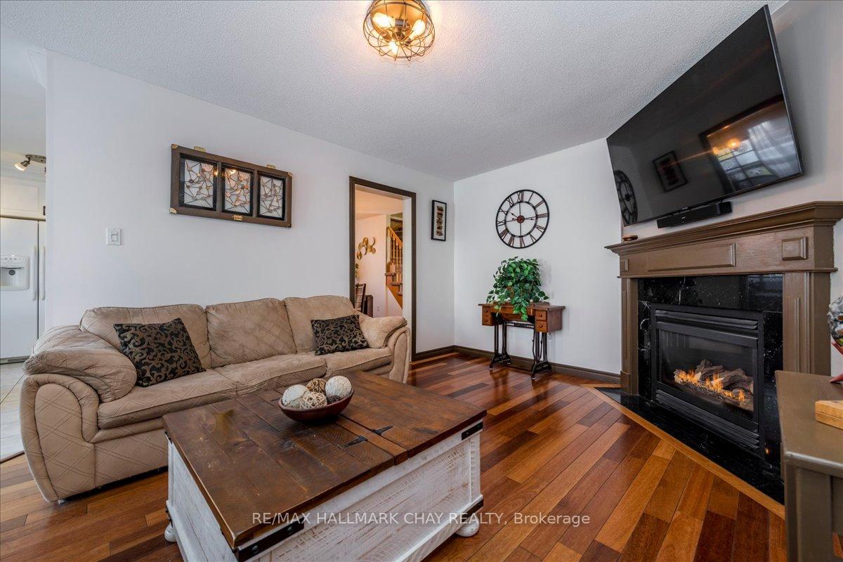 Photo 9 of 13 Teal Place, Barrie, Painswick South — HOMEH
