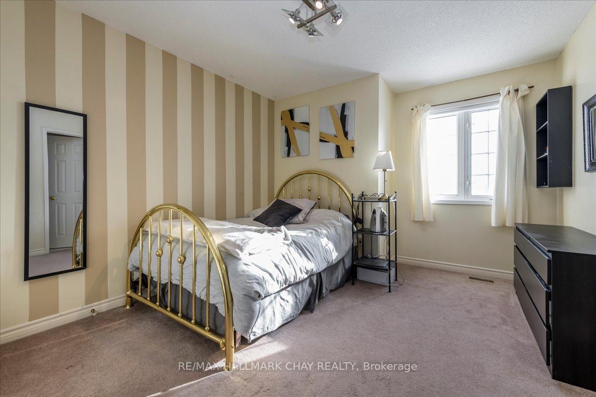 Photo 11 of 13 Teal Place, Barrie, Painswick South — HOMEH