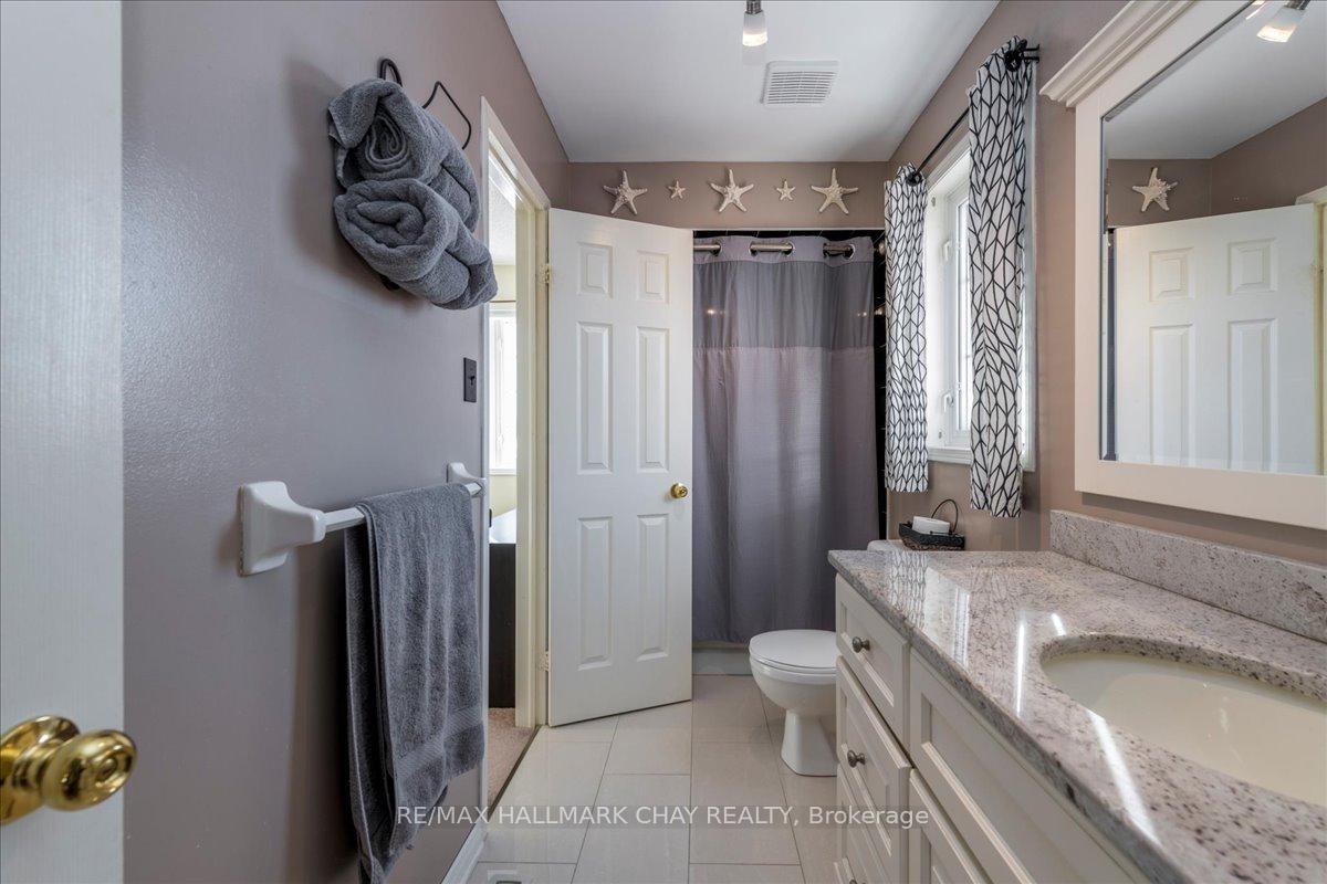 Photo 12 of 13 Teal Place, Barrie, Painswick South — HOMEH
