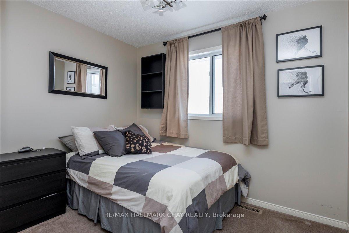 Photo 14 of 13 Teal Place, Barrie, Painswick South — HOMEH