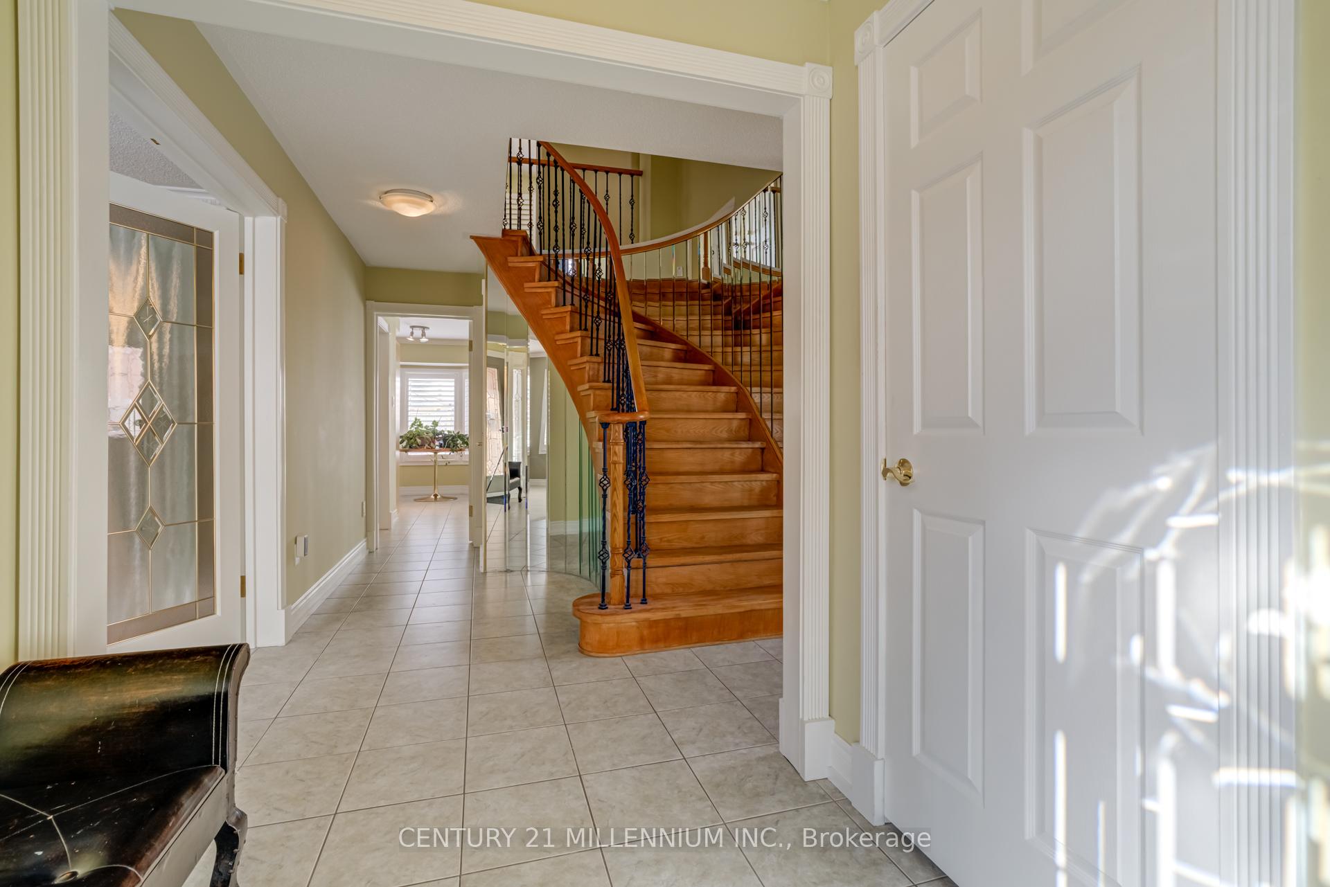 Photo 2 of 28 Tremblay Street, Brampton, Heart Lake West — HOMEH