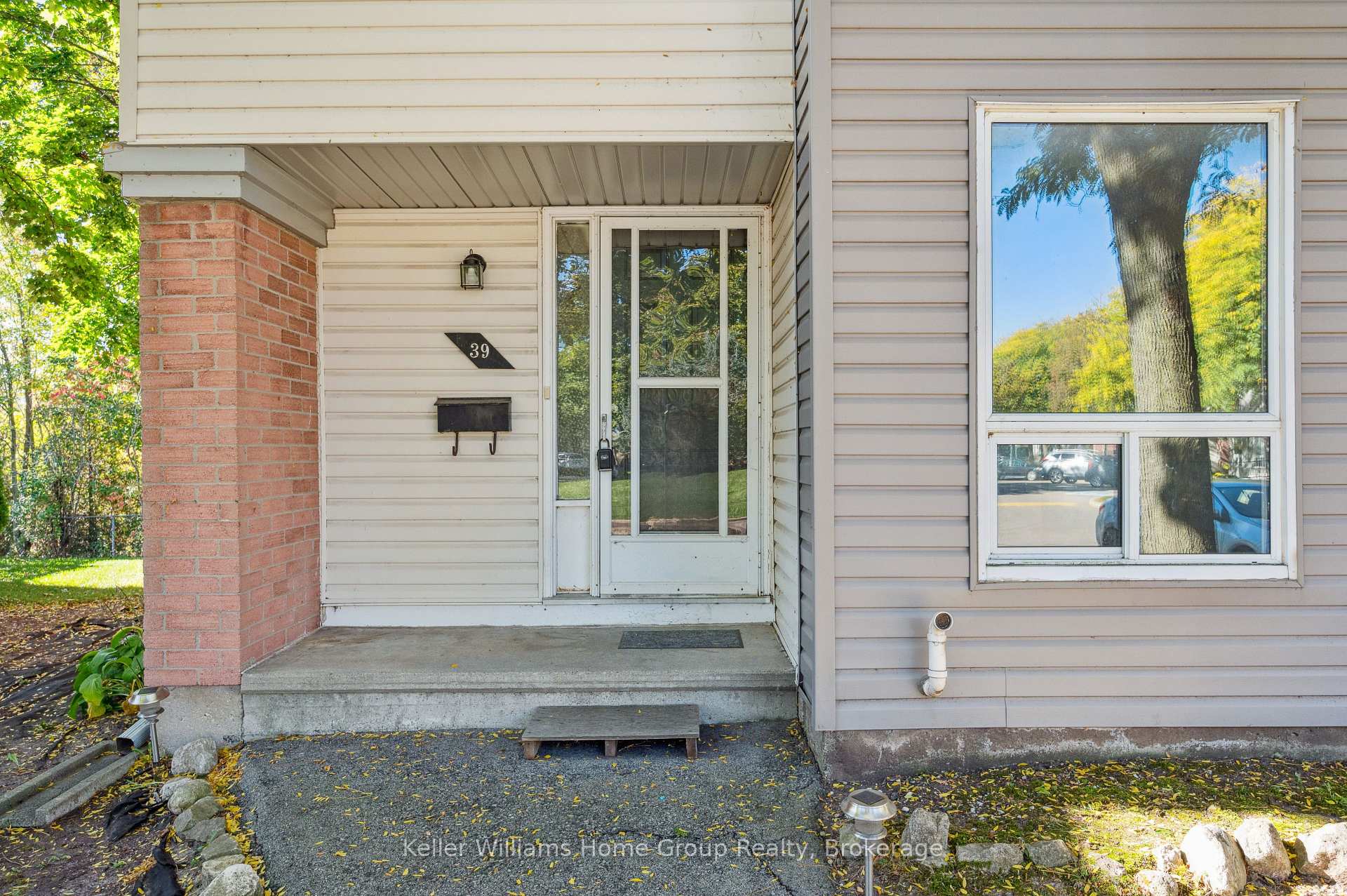 Photo 5 of Unit 39, 40 Imperial Road N, Guelph, Willow West/Sugarbush/West Acres — HOMEH