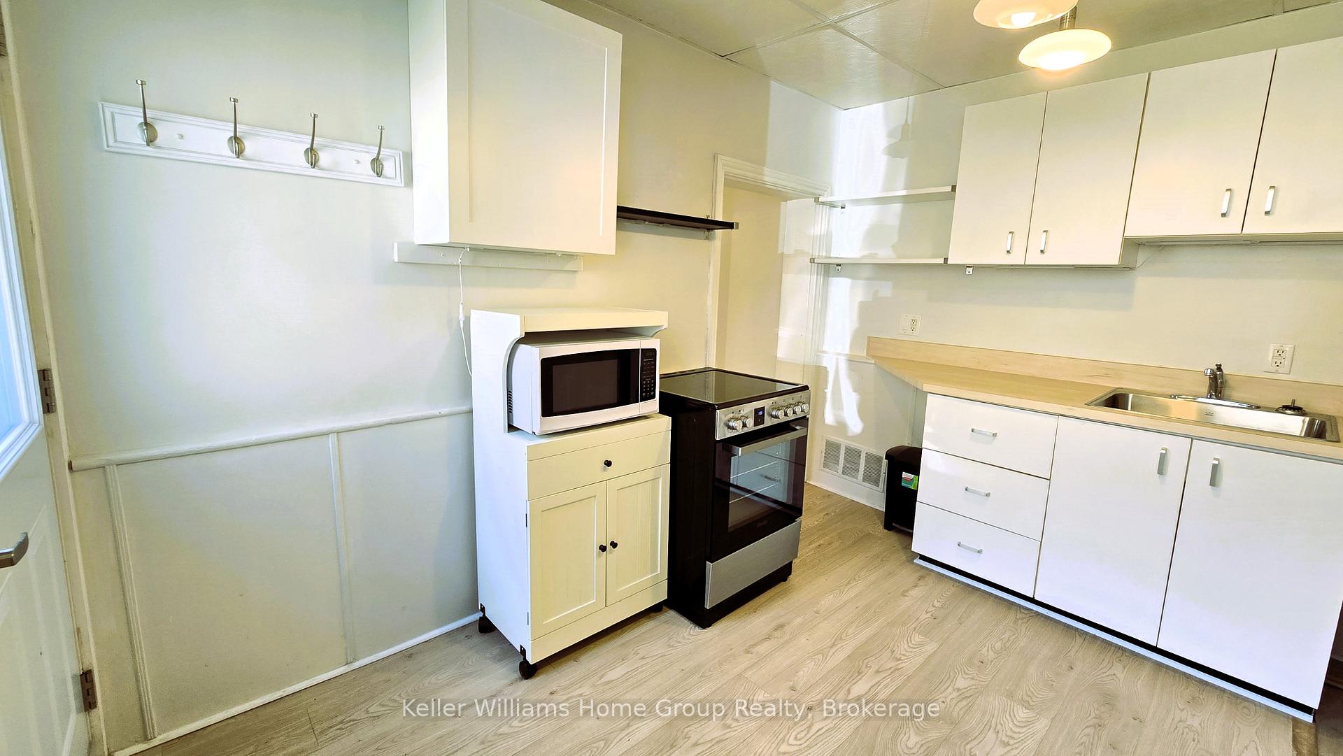 Photo 4 of 114A Surrey Street E, Guelph, Downtown — HOMEH
