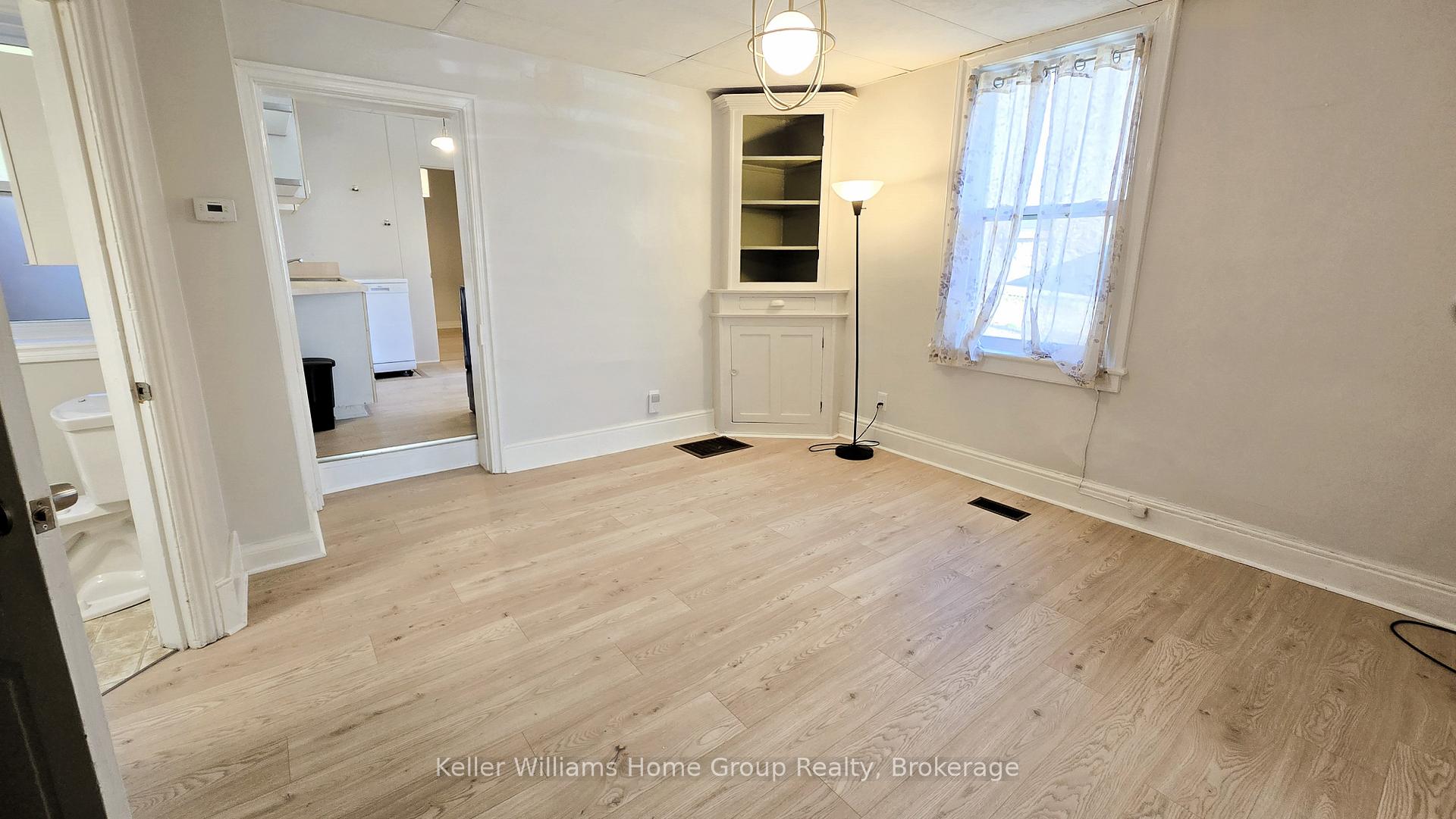 Photo 5 of 114A Surrey Street E, Guelph, Downtown — HOMEH