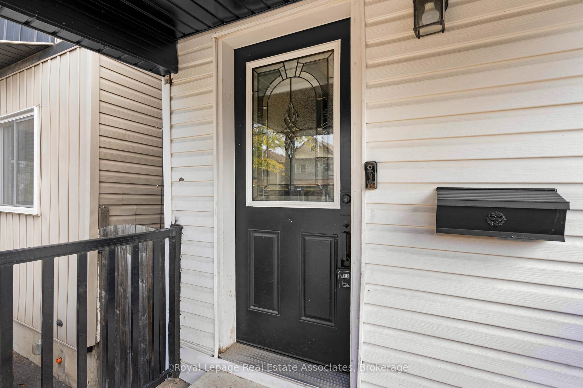Photo 4 of 12 Lincoln Street, Hamilton, Crown Point — HOMEH