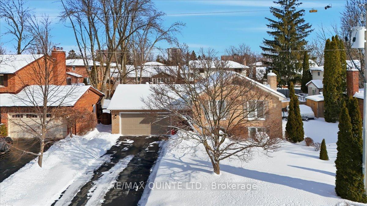 Photo 1 of 10 Grosvenor Drive, Belleville, Belleville Ward — HOMEH
