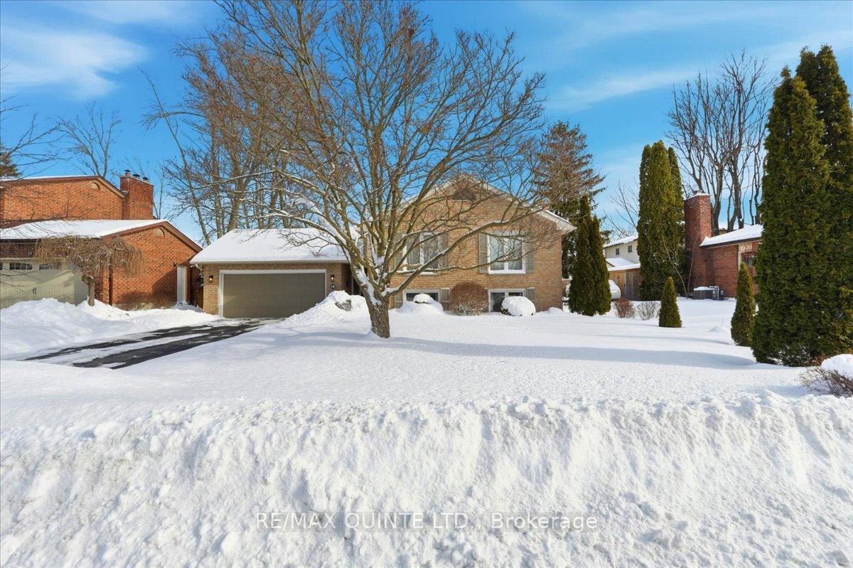 Photo 2 of 10 Grosvenor Drive, Belleville, Belleville Ward — HOMEH